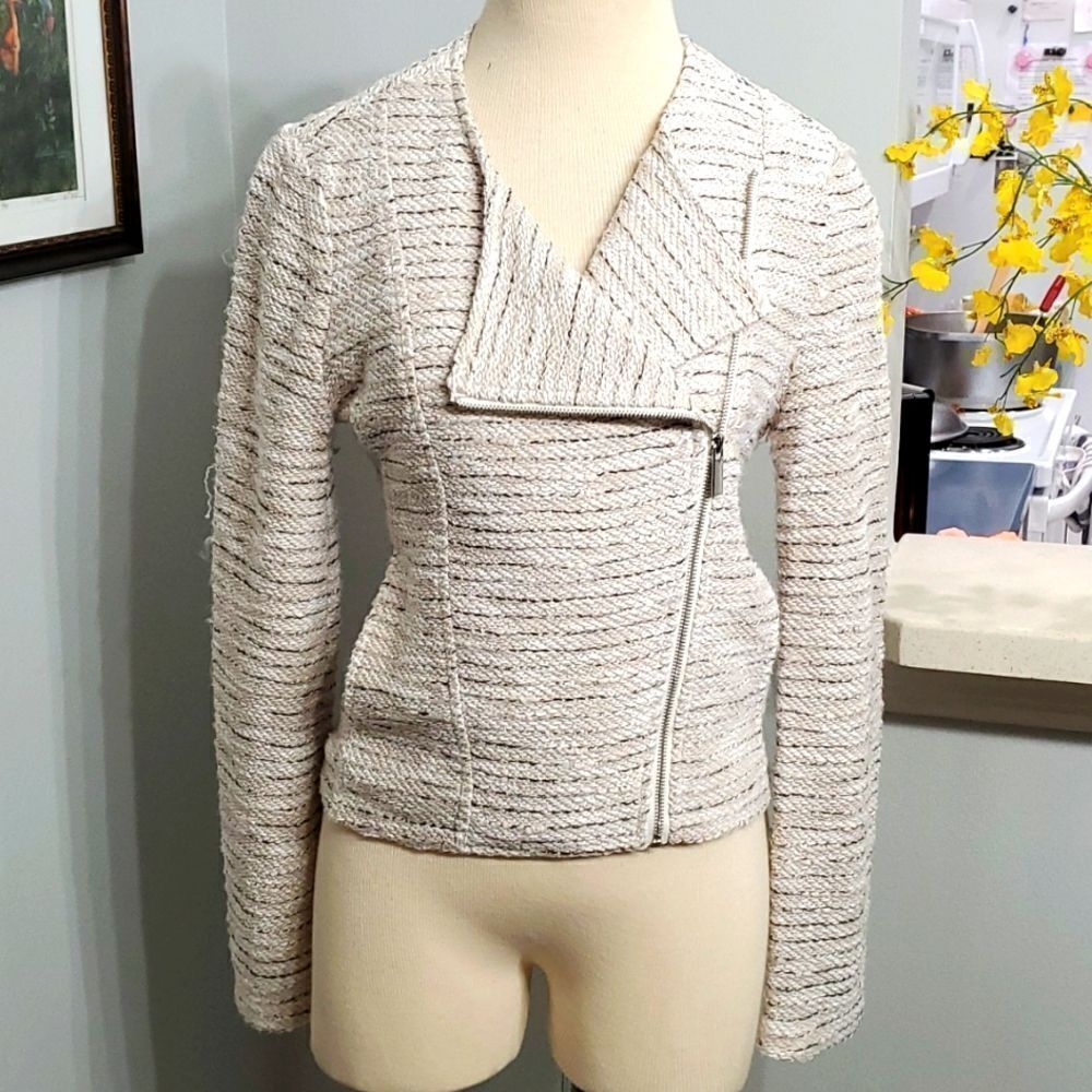 BAGATELLE COLLECTION JACKET. size small. Pockets. Exposed zipper. Cute